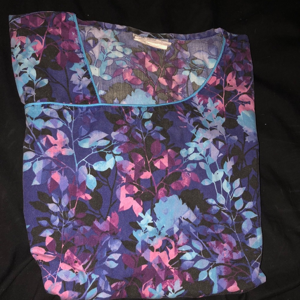Gorgeous floral scrub top